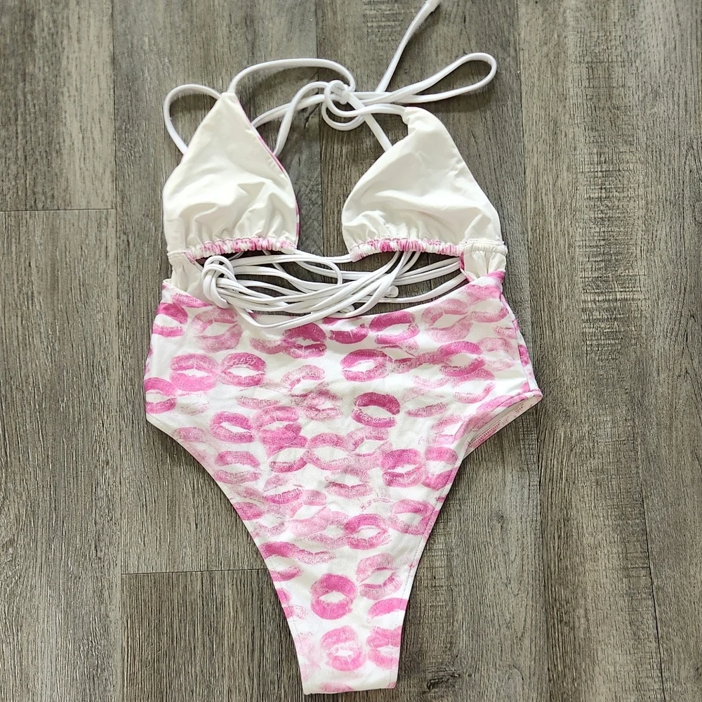 New!Frankies Bikini x Sydeney Sweeney Gemma Kiss Print One‎ Piece Swimsuit